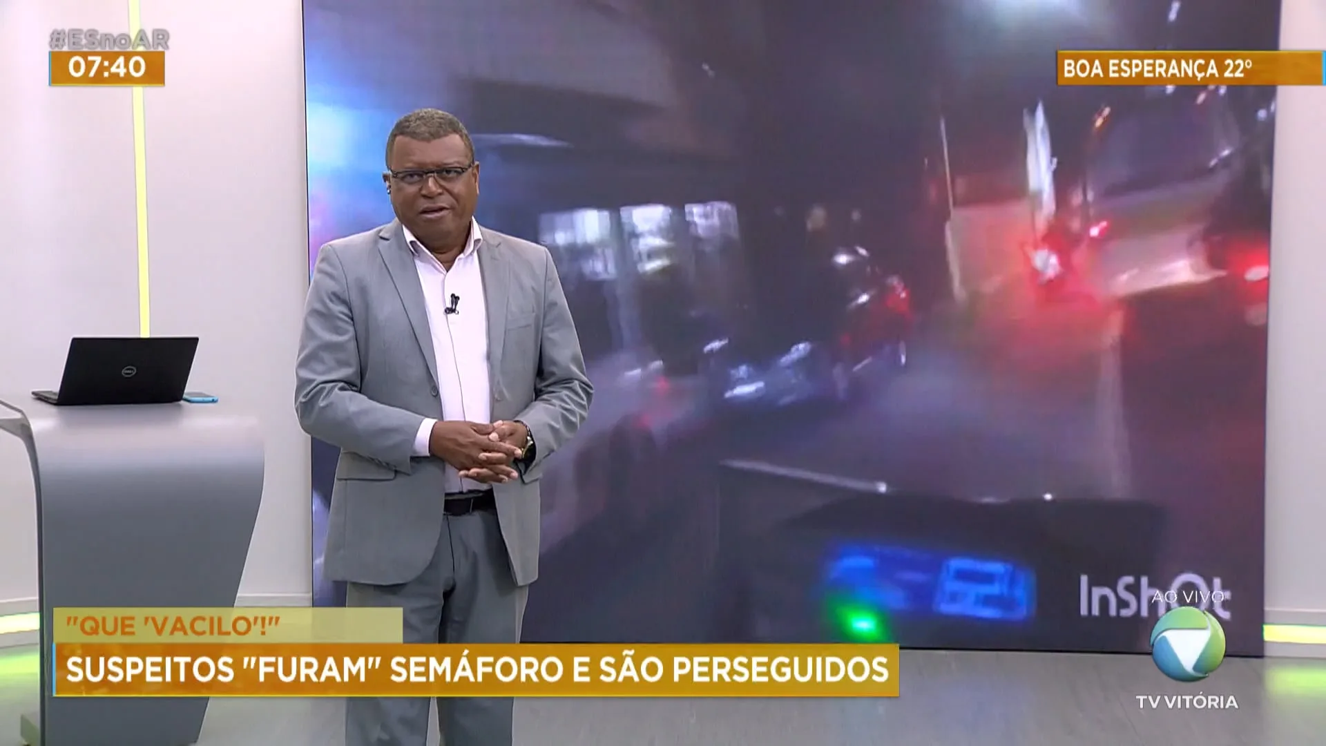 Suspeitos 'furam' semáforo e são perseguidos