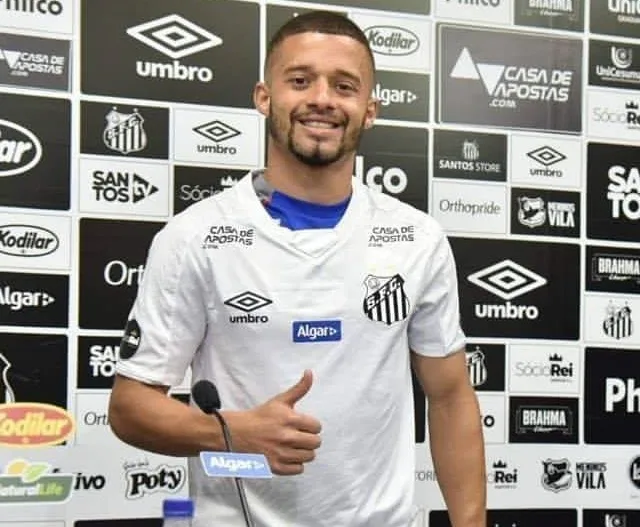 Com time desfalcado, Lucas Venuto vive a expectativa de estrear pelo Santos
