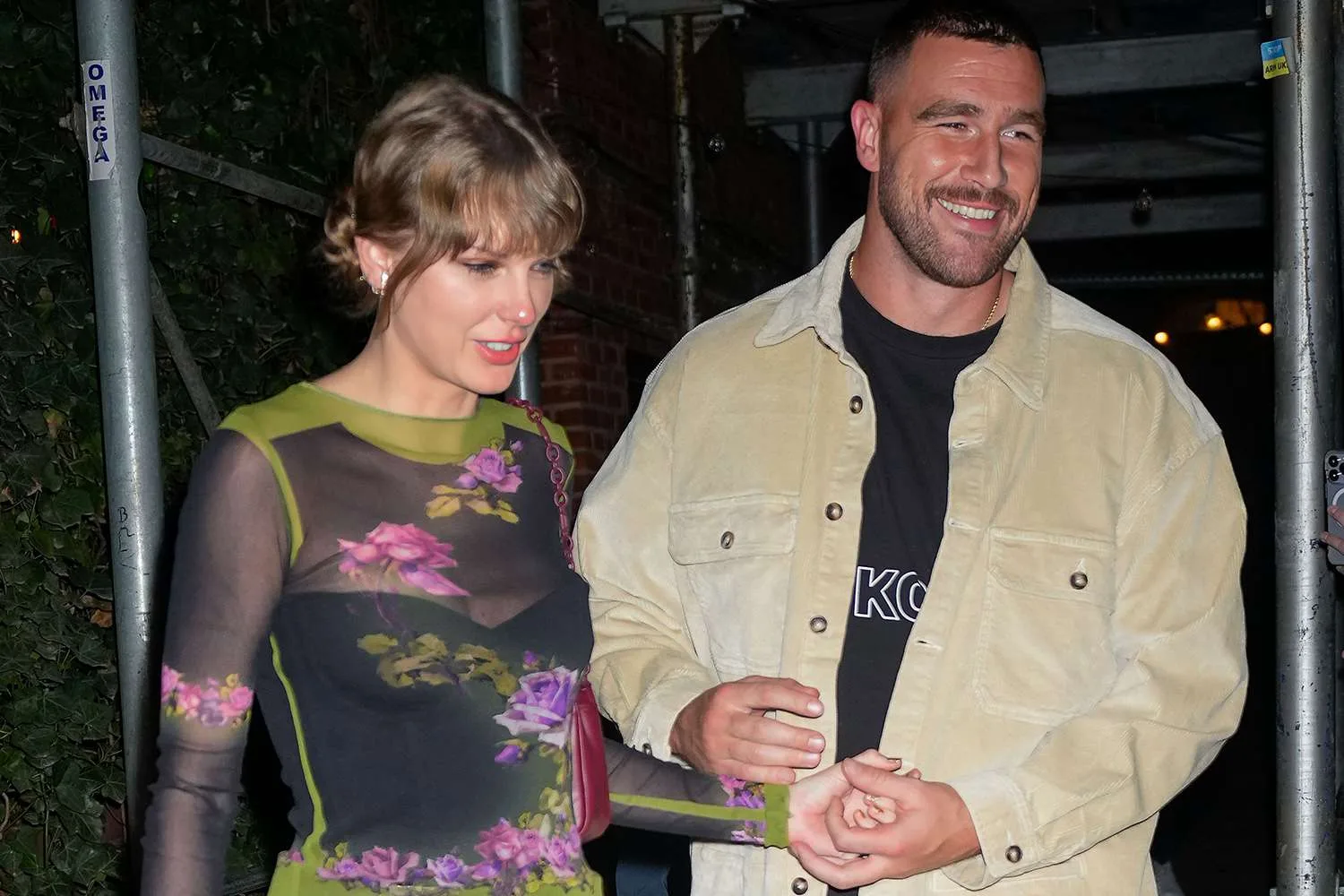 Taylor Swift compartilha momento fofo com namorado, Travis Kelce em novo vídeo