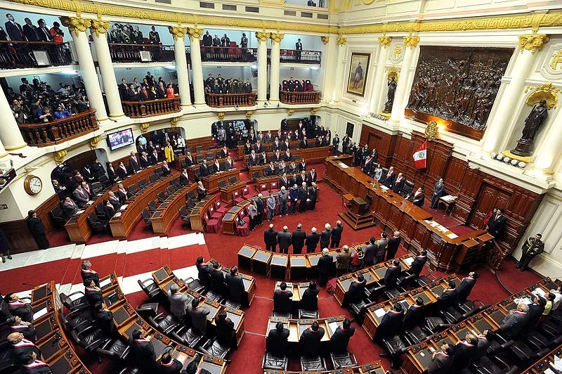 Peru fica temporariamente sem presidente e sem chefe do Congresso