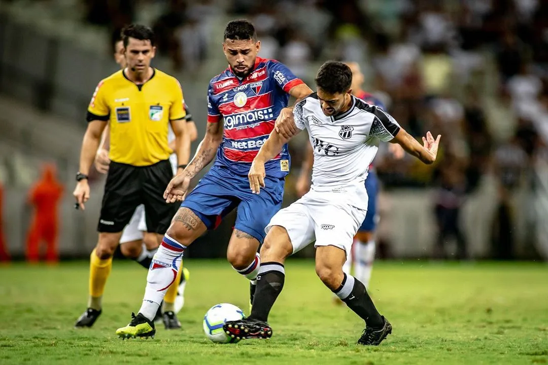 Em clássico com 46 mil no Castelão, Fortaleza vence Ceará e respira no Brasileirão