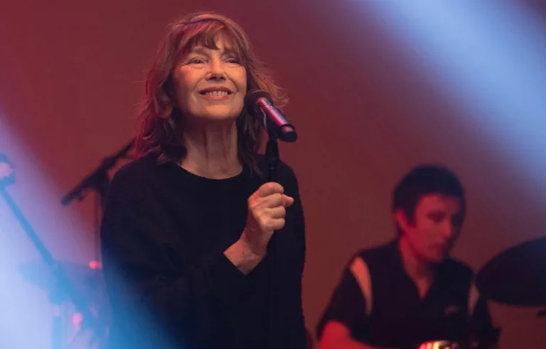 Morre cantora e atriz Jane Birkin, musa da década de 1960, aos 76 anos