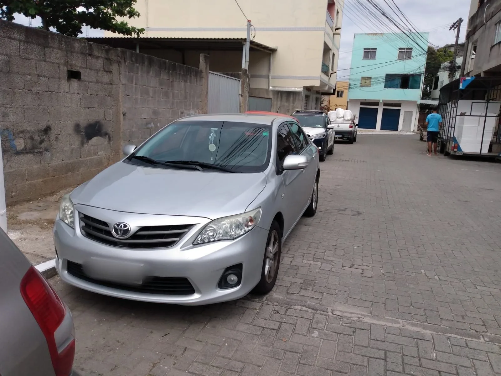 VÍDEO | Ladrões roubam carro de médica que chegava ao trabalho em Vila Velha