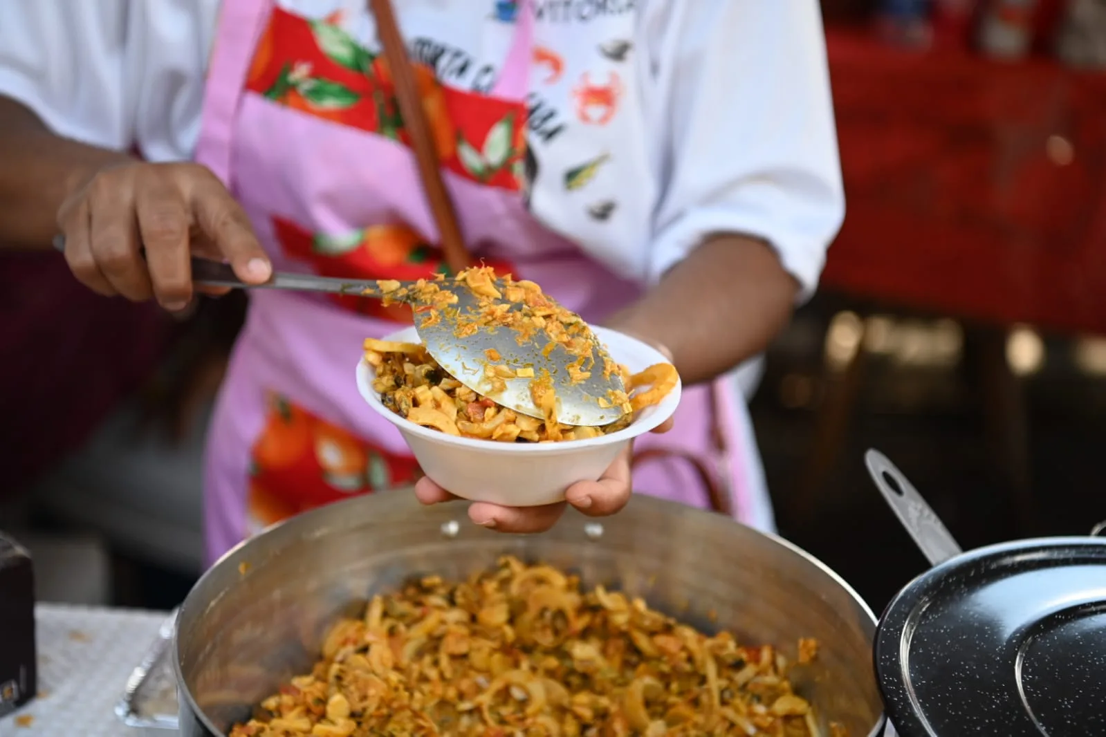 Festival atrai fãs de torta capixaba e música à Ilha das Caieiras