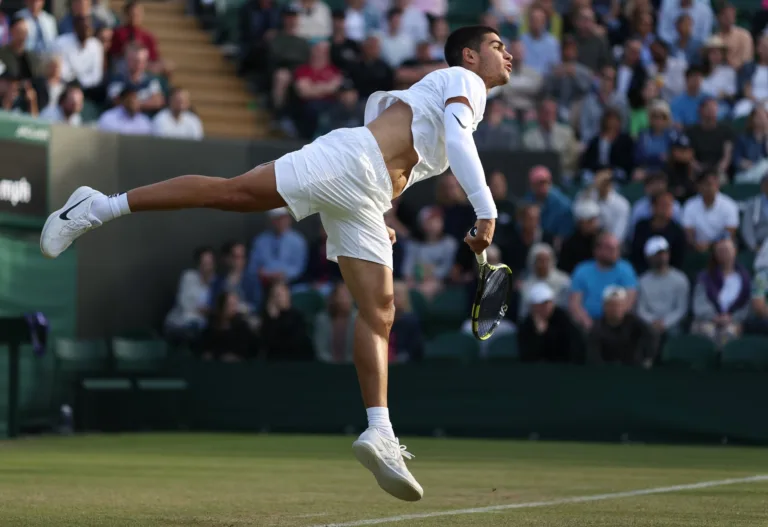 Alcaraz bate Ruud, é campeão do US Open, vira nº 1 e faz história no tênis