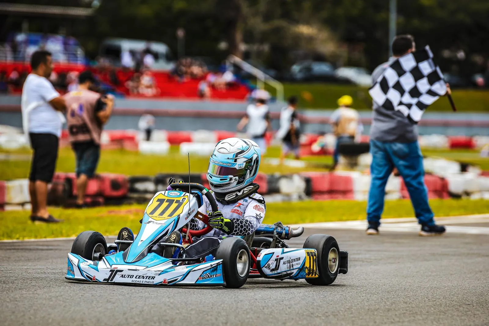 Piloto capixaba de 10 anos vence primeira etapa do Estadual de Kart e se prepara para as próximas