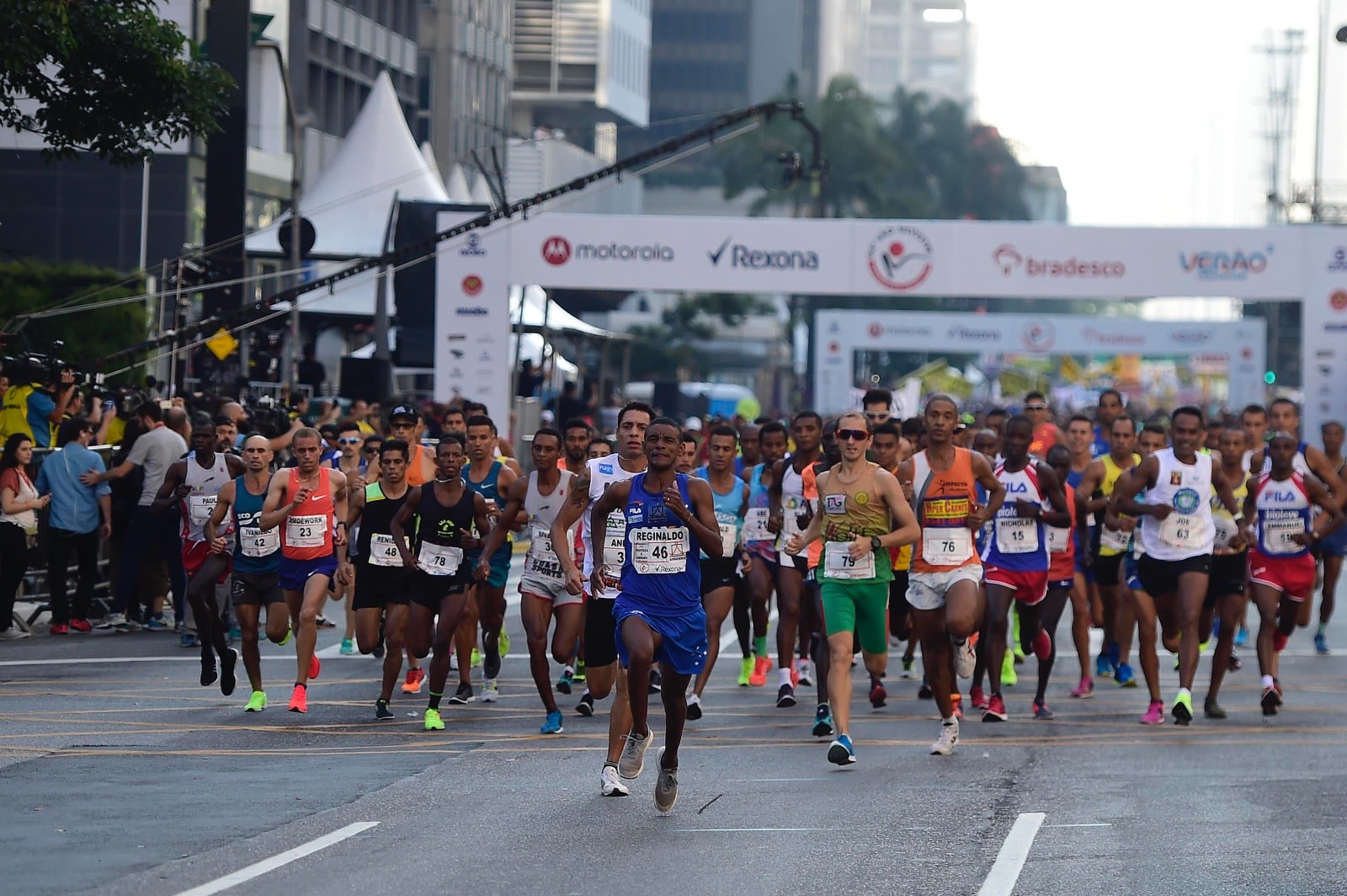 Fundistas durante largada da 94¬™ Corrida Internacional de S√£o Silvestre 2018, em S√£o Paulo.