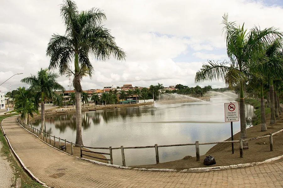 Moradores encontram corpo boiando em lagoa de Linhares