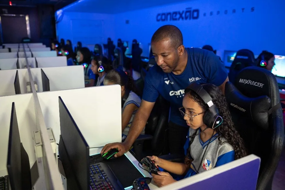 Carreta Gamer do projeto Conexão E-Sports 2 chega a Colatina