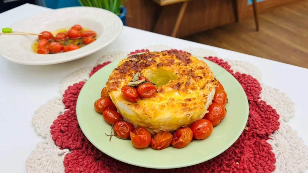 Receita: como fazer torta salgada simples com pão velho?