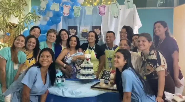 VÍDEO | Paciente ganha ensaio de gestante e chá de fraldas em hospital de Cachoeiro