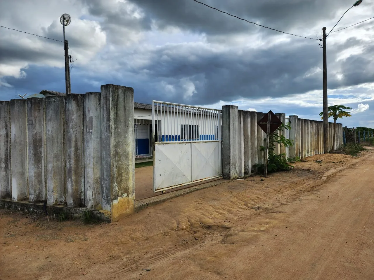 Escolas do ES têm de extintor de incêndio vencido a problemas na estrutura, diz TCE