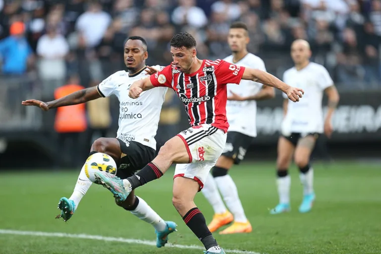 Corinthians empata e mantém tabu de não perder para o São Paulo em sua arena