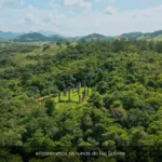 Passeio aéreo mostra pontos históricos e naturais de Anchieta