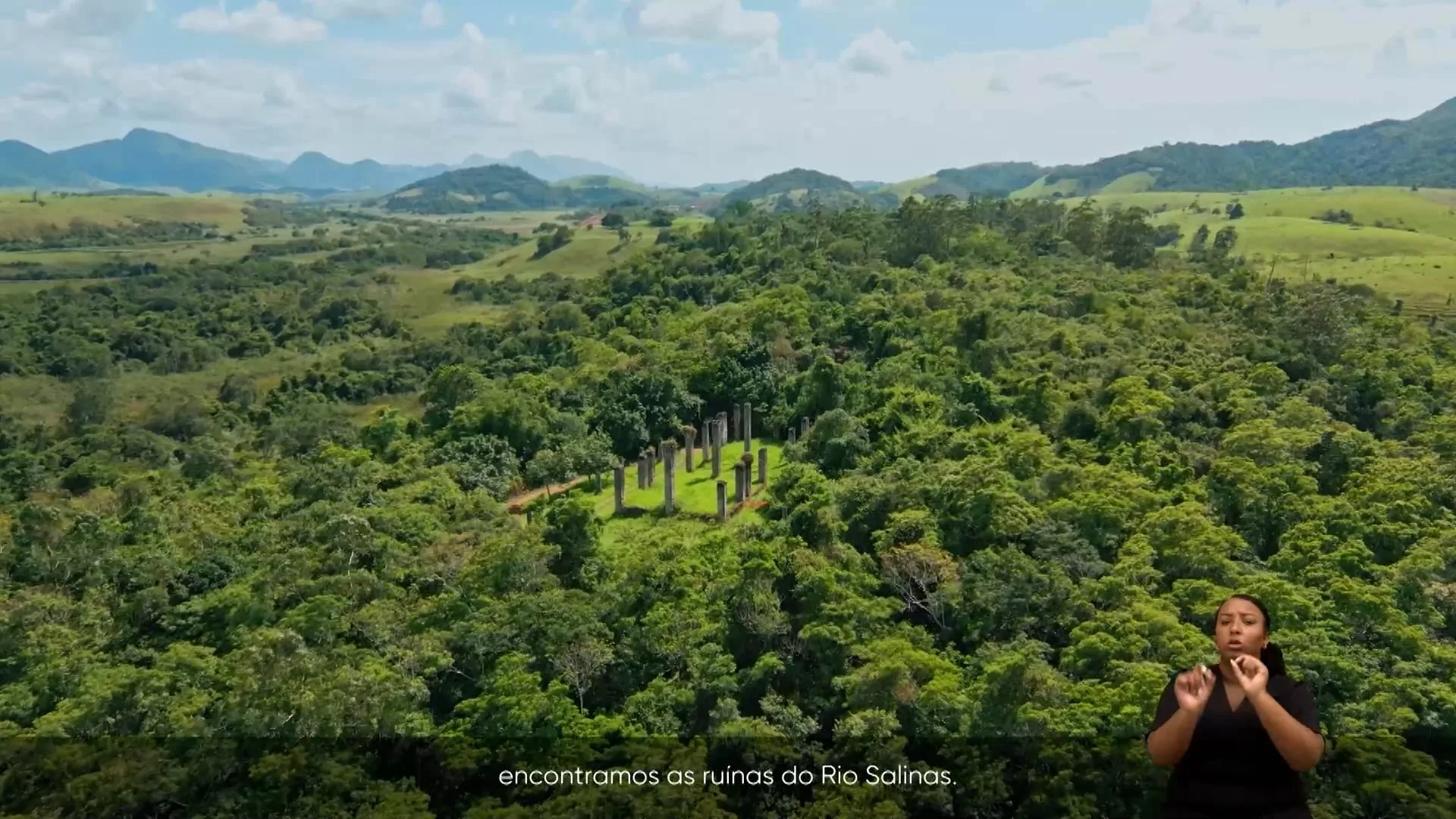 Passeio aéreo mostra pontos históricos e naturais de Anchieta