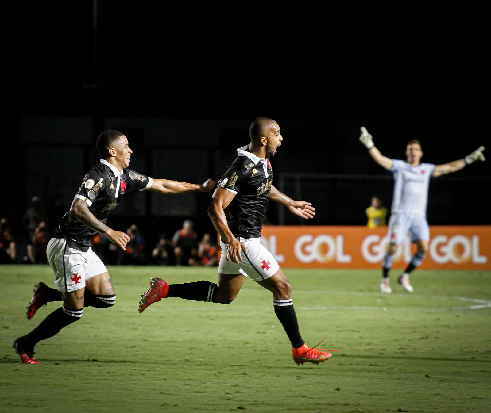 Vasco sai da zona de rebaixamento! Botafogo tem o título ameaçado