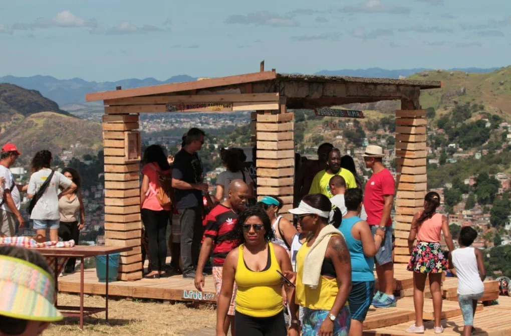 Mirante é inaugurado por moradores no Morro São Benedito em Vitória