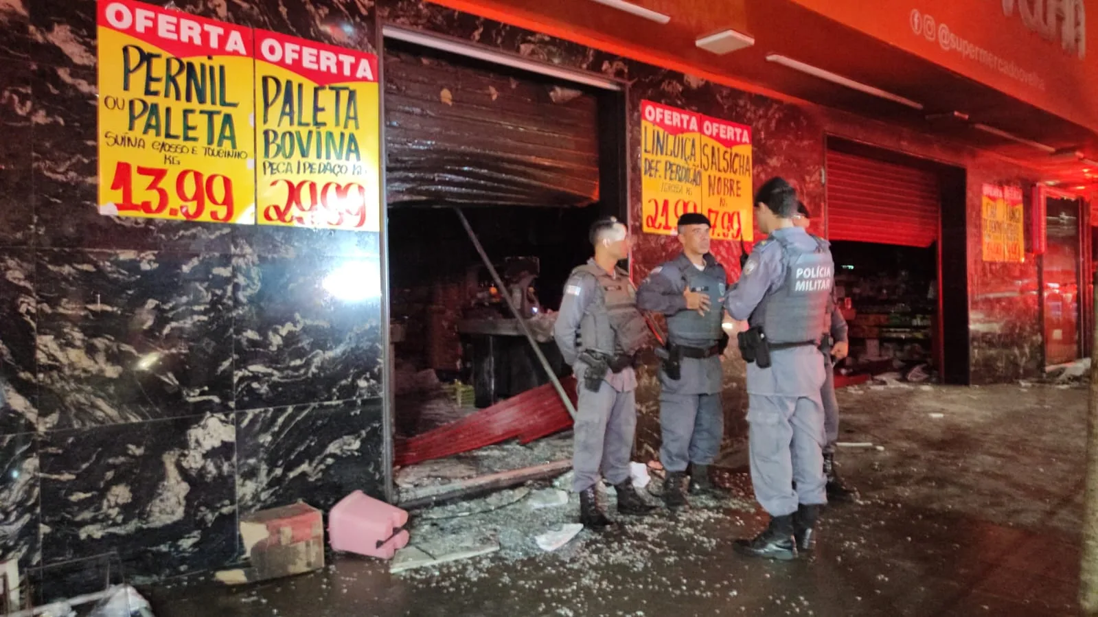 Incêndio atinge supermercado na Grande São Pedro em Vitória