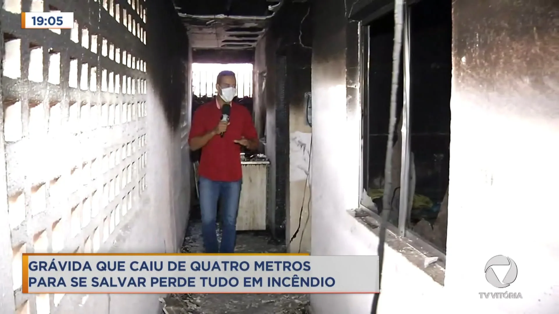 Grávida que caiu de quatro metros durante incêndio se recupera em casa