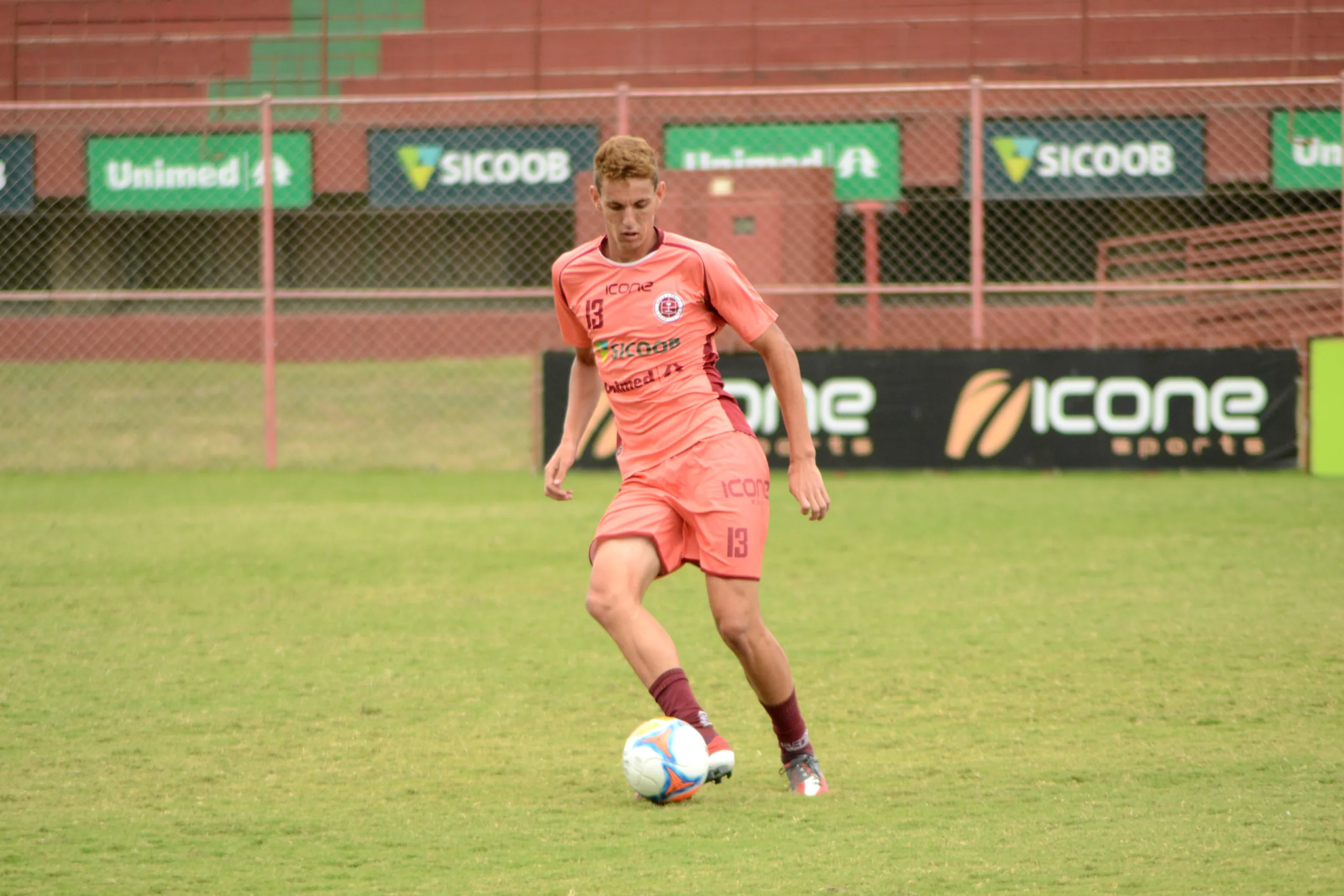 Zagueiro capixaba vai para o Rio jogar no time do coração