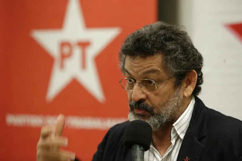 Paulo Rocha (PT) defende Dilma e diz que hoje 'é um dia ruim para a democracia'