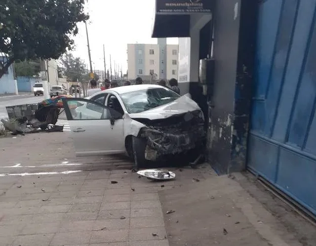 VÍDEO | Catador de recicláveis é atropelado por carro em alta velocidade na Serra