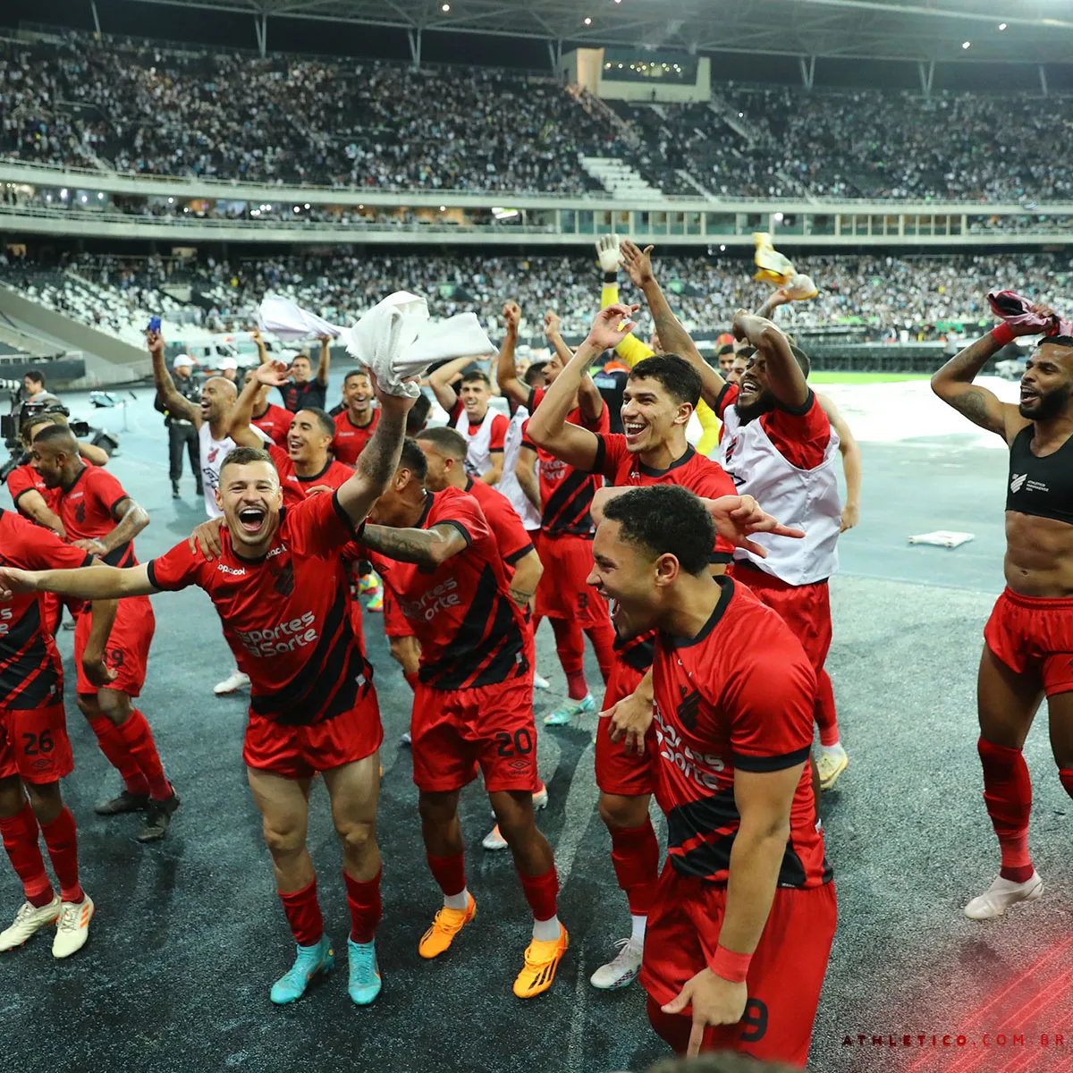 Athletico-PR perde nos 90 minutos, mas bate Botafogo nos pênaltis e avança na Copa do Brasil