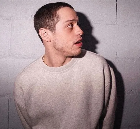 Ex de Ariana Grande, Pete Davidson confessa já ter se masturbado vendo Leonardo DiCaprio em filmes