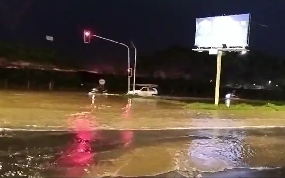 Temporal causa estragos e deixa cidades do ES em alerta para deslizamentos