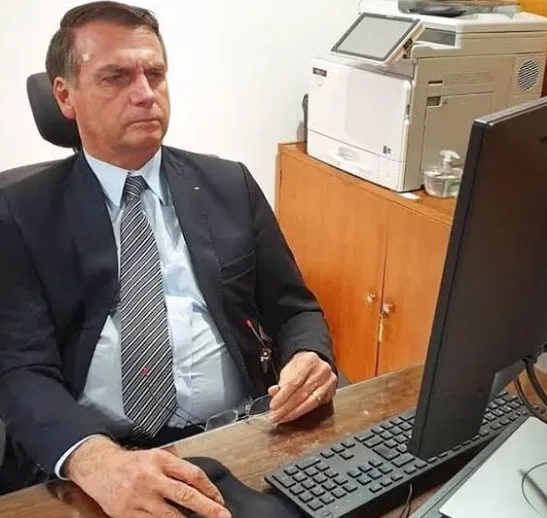 Bolsonaro critica compensação em teto do ICMS e diz que pode vetar proposta