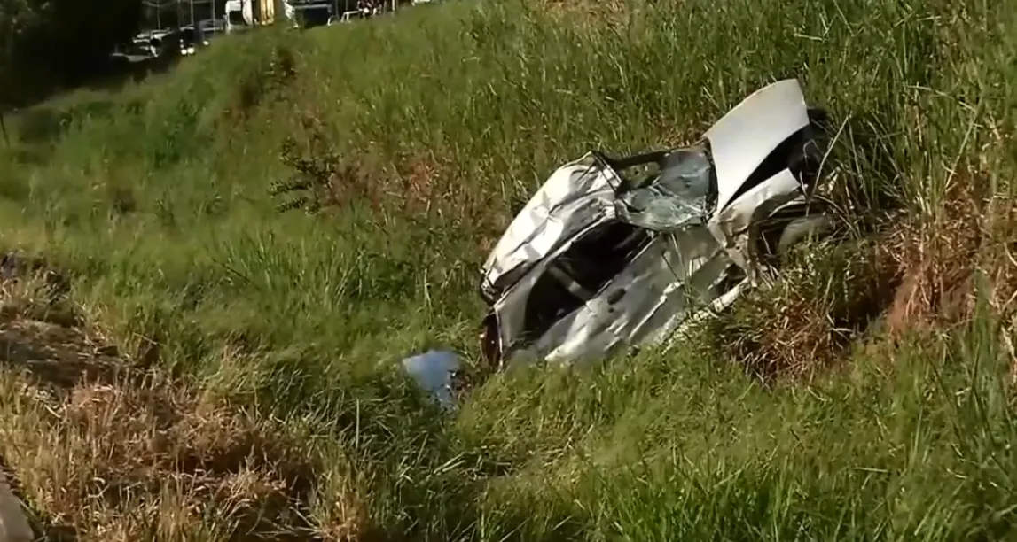 Motorista morre em acidente envolvendo três veículos na BR-101