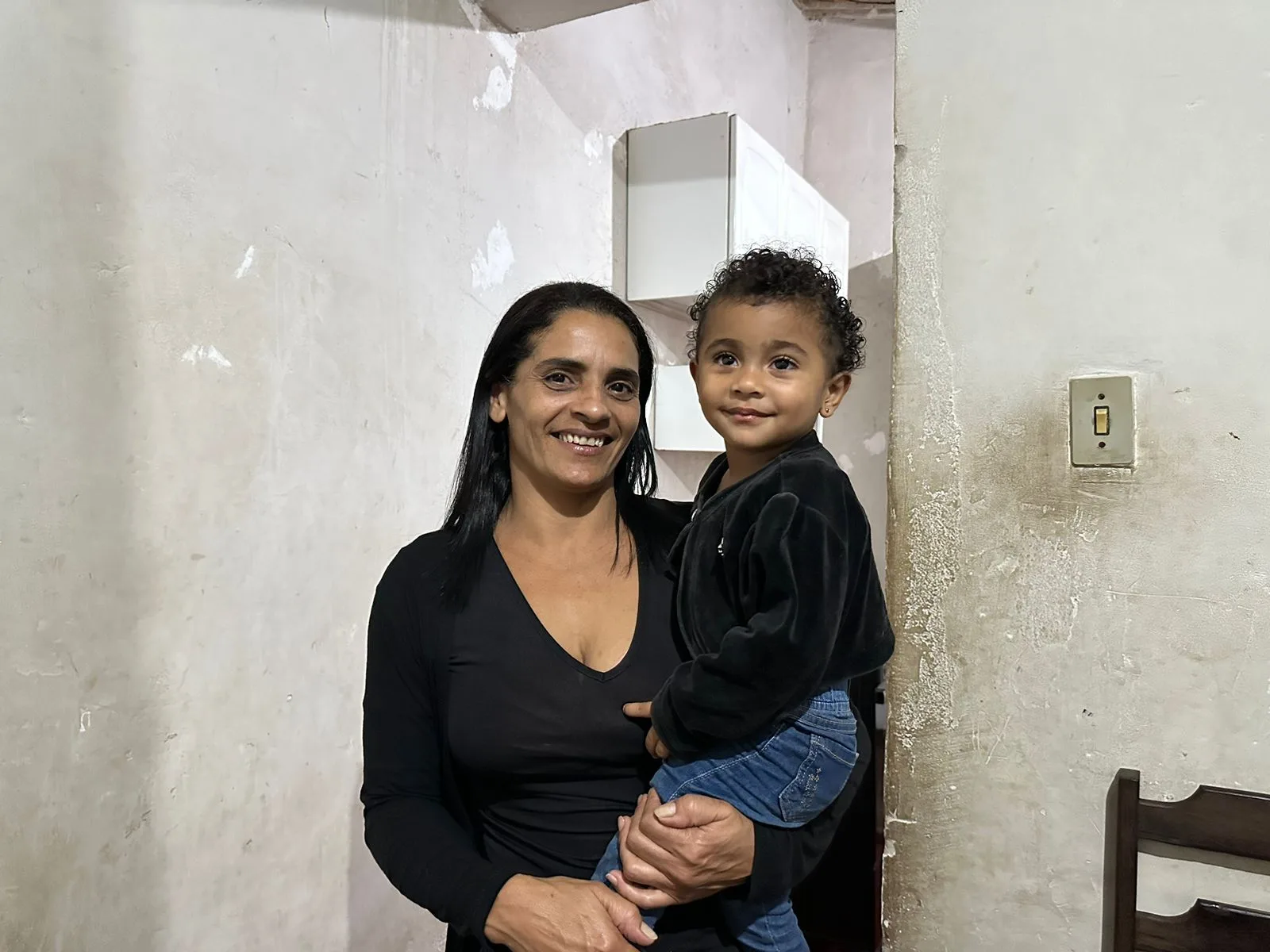 Mãe e filha terão casa reconstruída em Vitória: "Não vejo a hora"