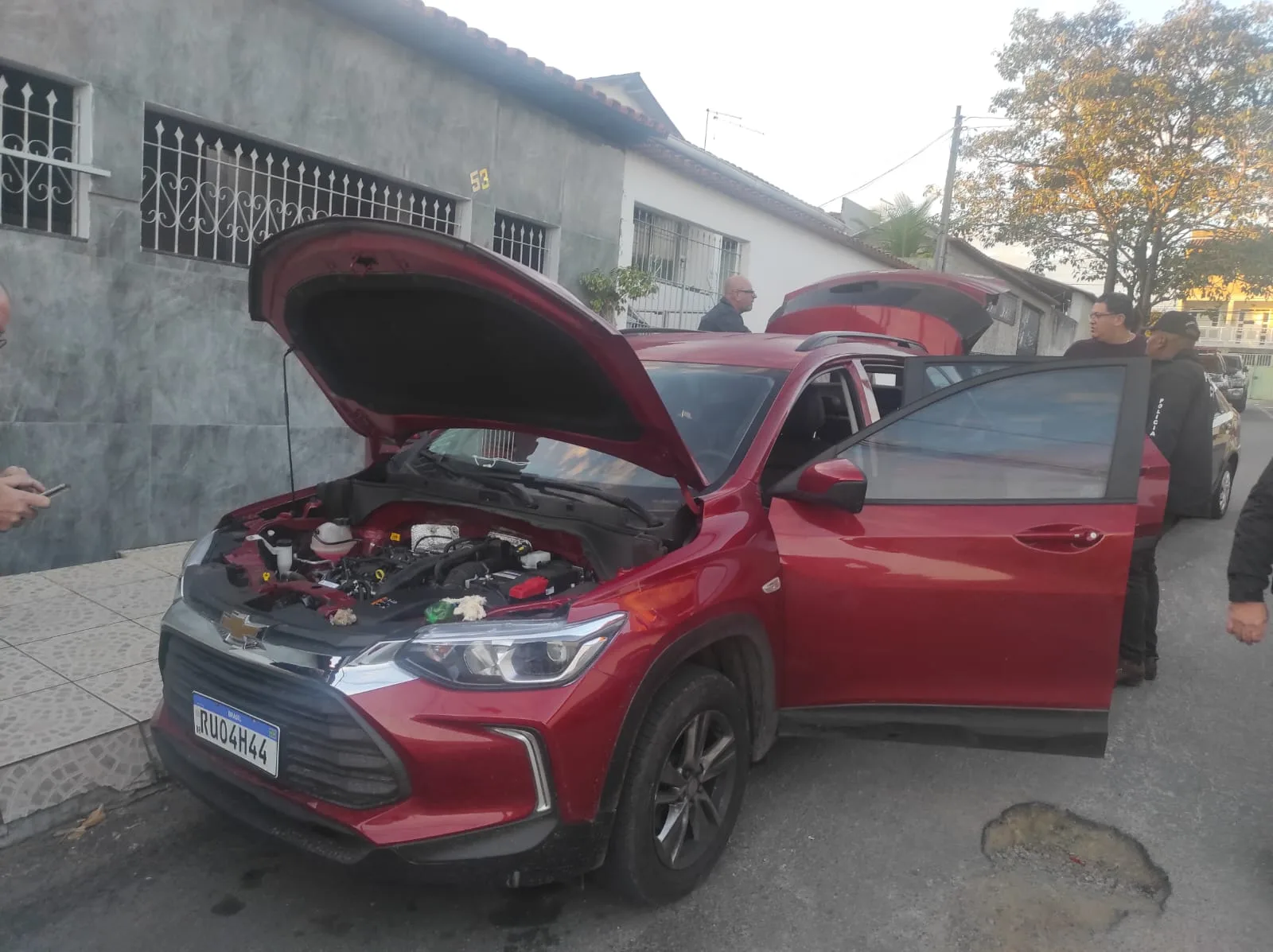 Carro adulterado roubado no RJ é apreendido em bairro da Serra