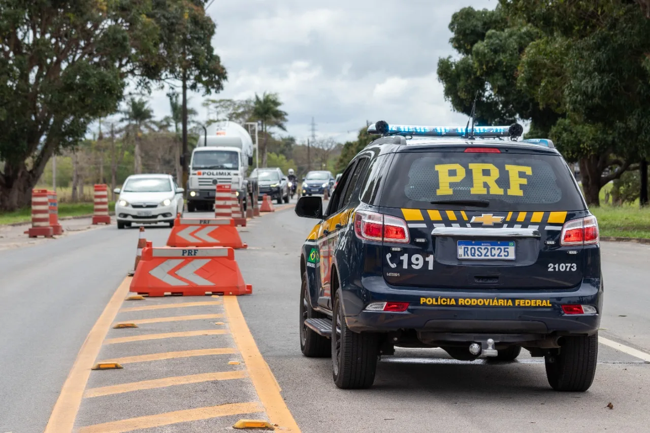 PRF multa mais de 1.300 motoristas por excesso de velocidade no feriado