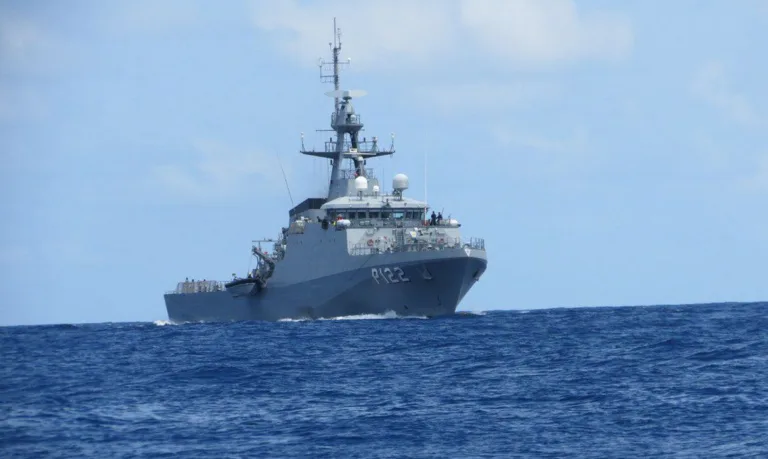 Marinha e PF apreendem veleiro carregado de cocaína no litoral de Recife