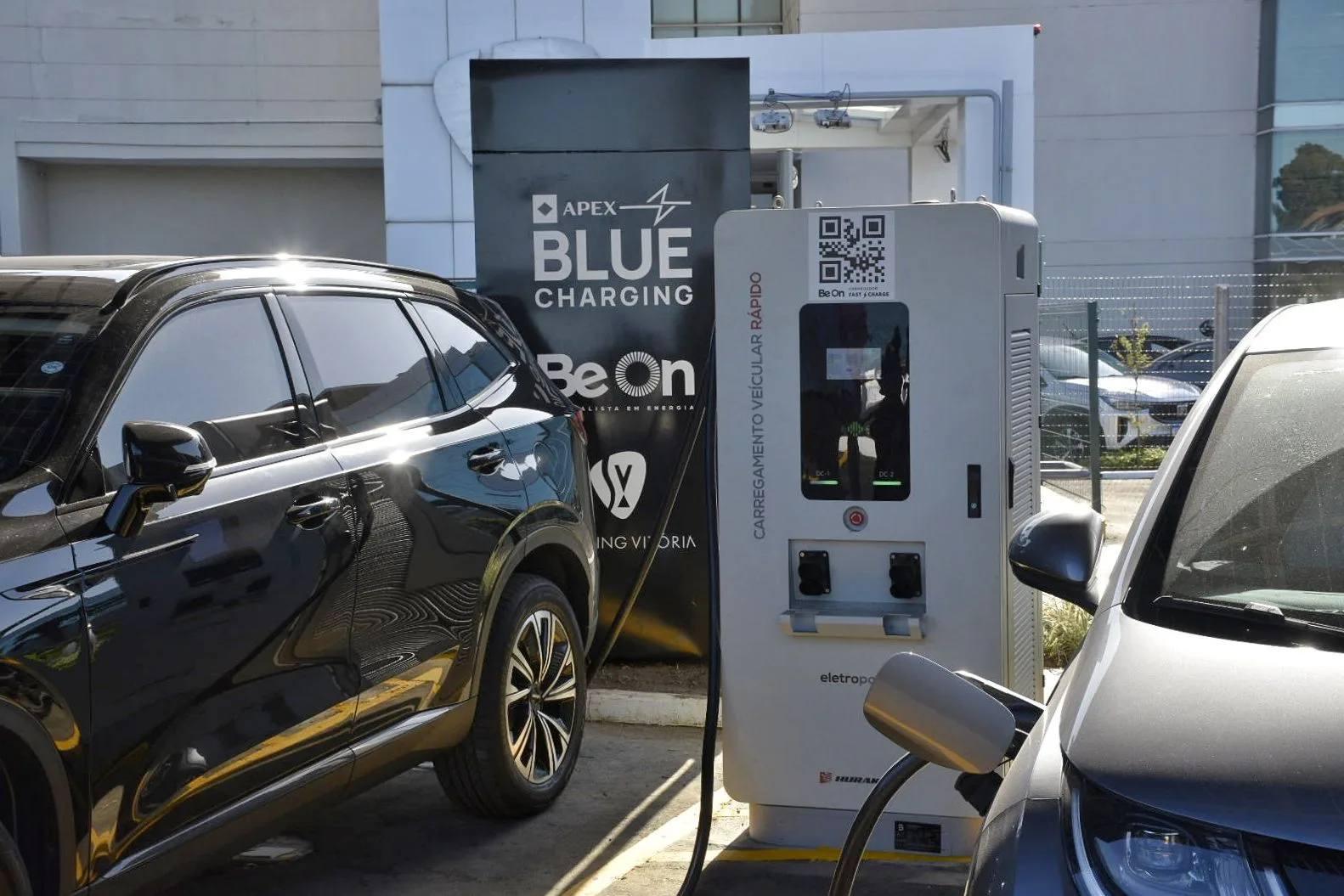 Carros elétricos terão recarga em até 40 minutos no Shopping Vitória