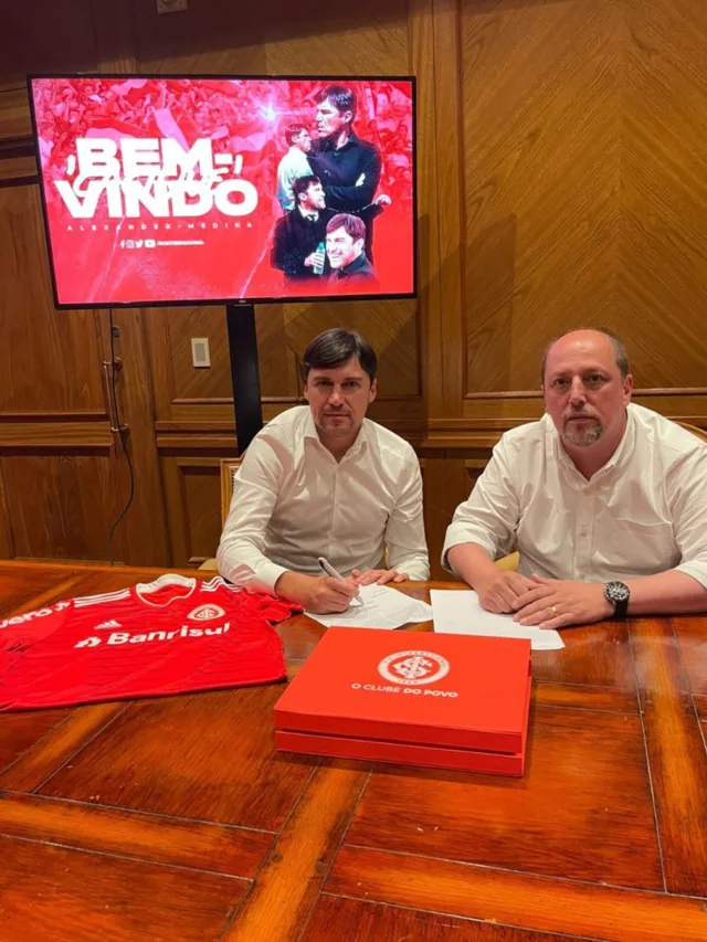 Internacional anuncia o uruguaio Alexander Medina como o novo técnico