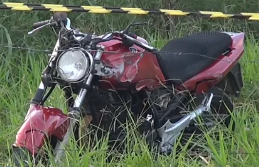 Motociclista morre após bater em poste na entrada de Feu Rosa na Serra