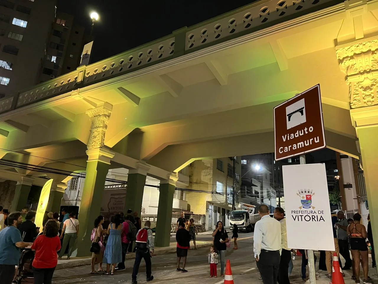 Com show, luz cênica e piso original de mais de 100 anos, Caramuru reinaugura em Vitória; veja fotos