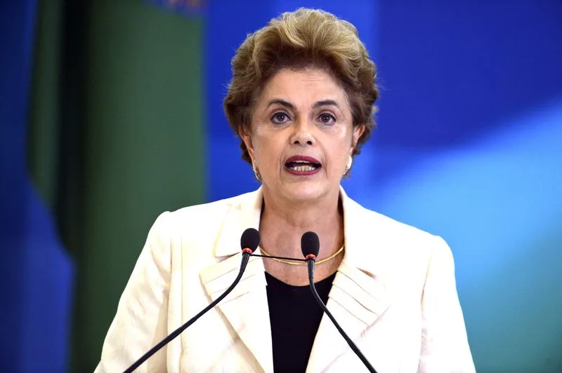 presidenta dilma da posse a ministros ao ex presidente lula