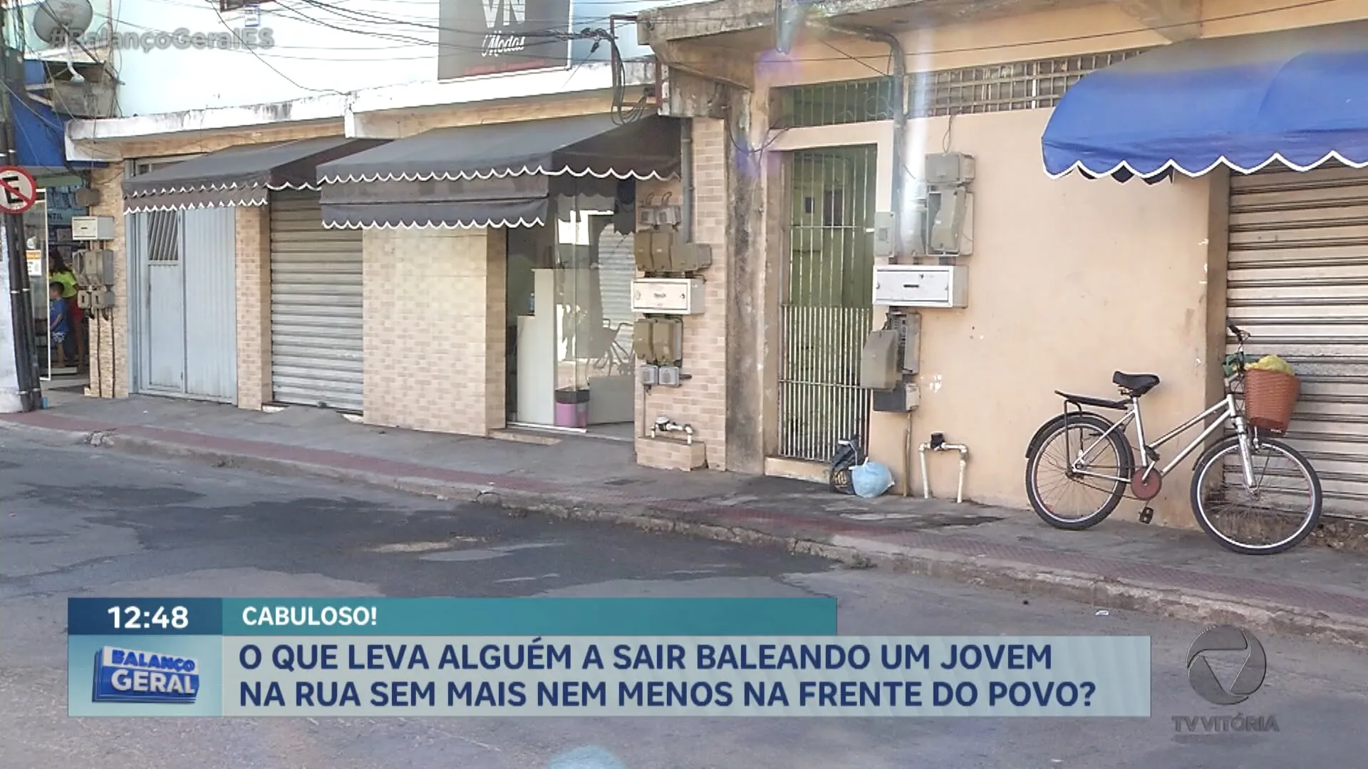 Jovem que curtia na calçada com amigos é atingido por tiros na Serra