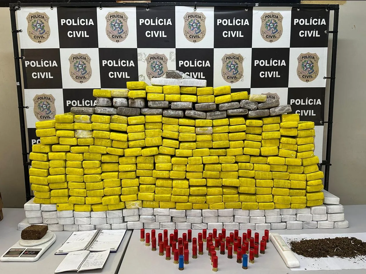 Irmãos que distribuíam droga são presos com 207 kg de maconha em Vila Velha