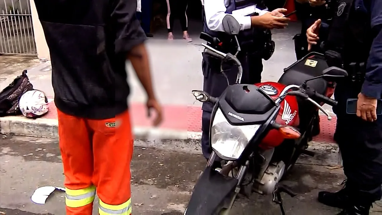 Criança é atropelada por motociclista sem CNH ao sair de escola em Vitória