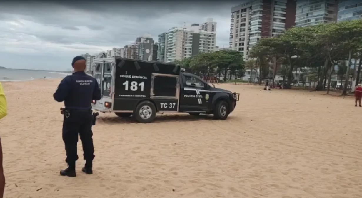 Corpo de homem é encontrado por pescador em praia de Vila Velha