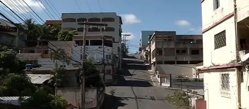 Homem é 'fechado' por criminosos e tem moto roubada em Cariacica