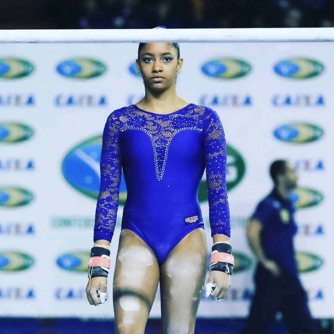 Atleta Carolyne Pedro sofre lesão e fica fora do Mundial de Ginástica