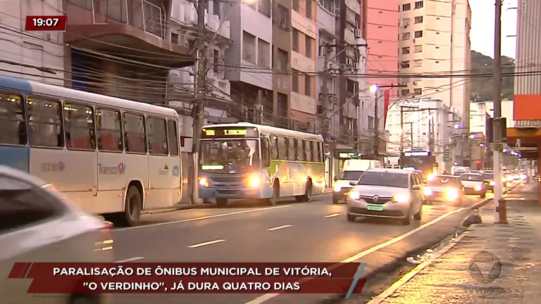 Paralisação de ônibus municipal de Vitória continua
