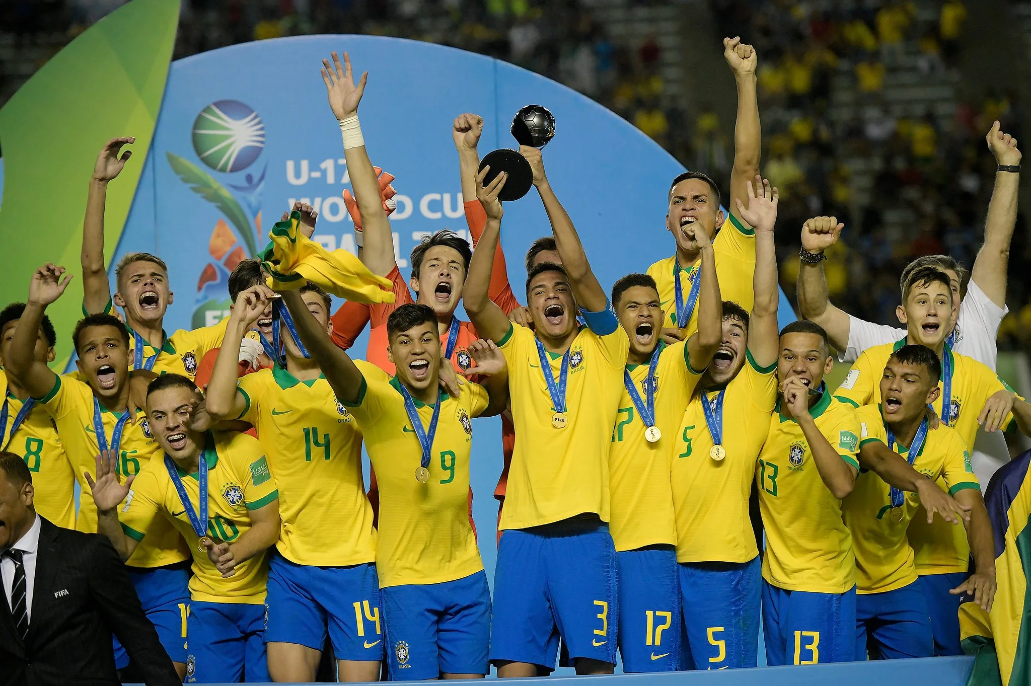 Campeões mundiais sub-17, Kaio Jorge e Sandry esperam ter mais chances no Santos