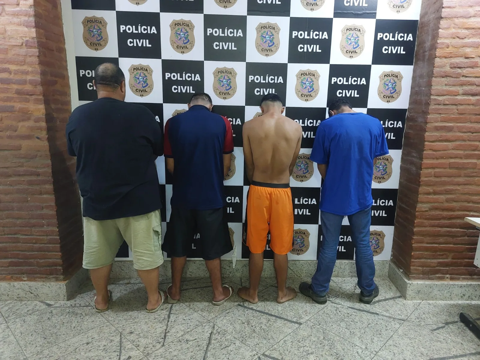 Polícia prende suspeitos de matar 3 pessoas dentro de casa em Colatina