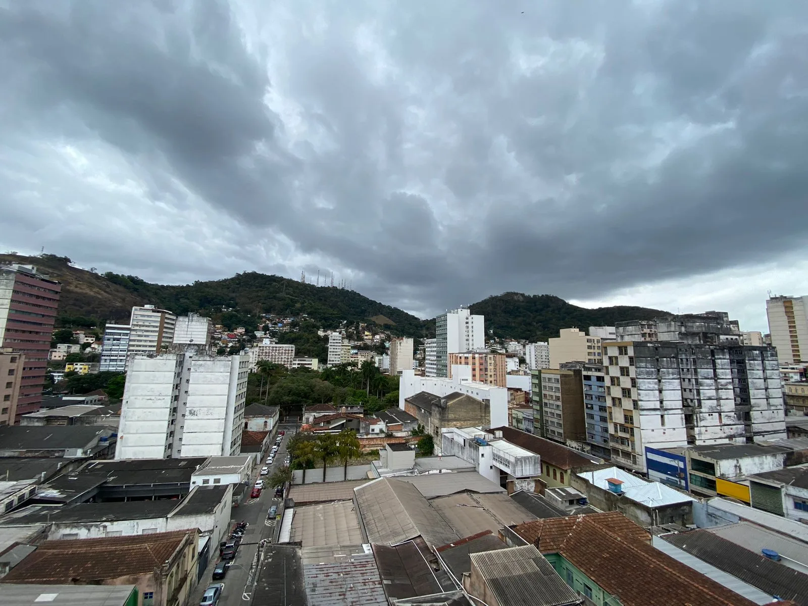 Cidades do ES recebem alerta de queda de temperatura e ventania. Veja a previsão do tempo!